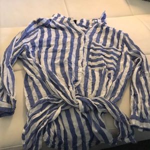 2 for $10 ☀️ Tie front striped button down